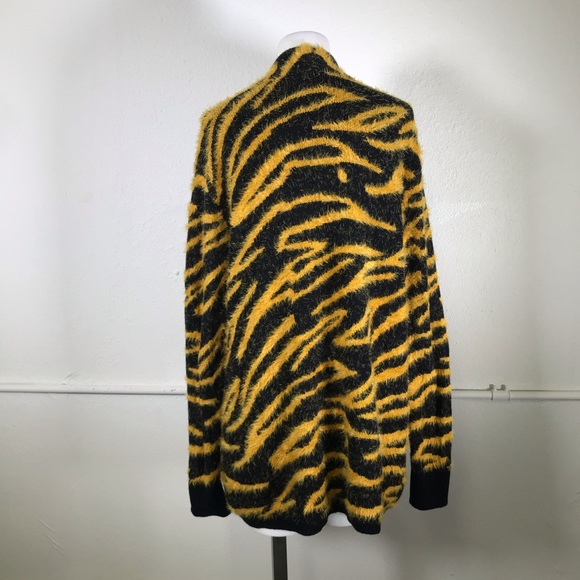 Susina Animal Print Eyelash Knit Cardigan - Picture 4 of 7